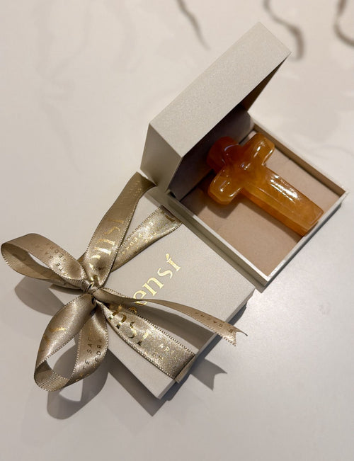 Cruz de Selenita Esculpida à Mão - Sensí