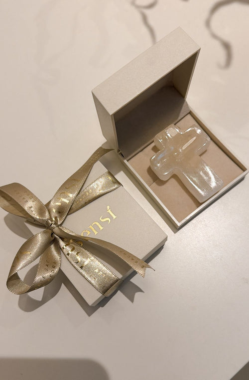 Cruz de Selenita Esculpida à Mão - Sensí