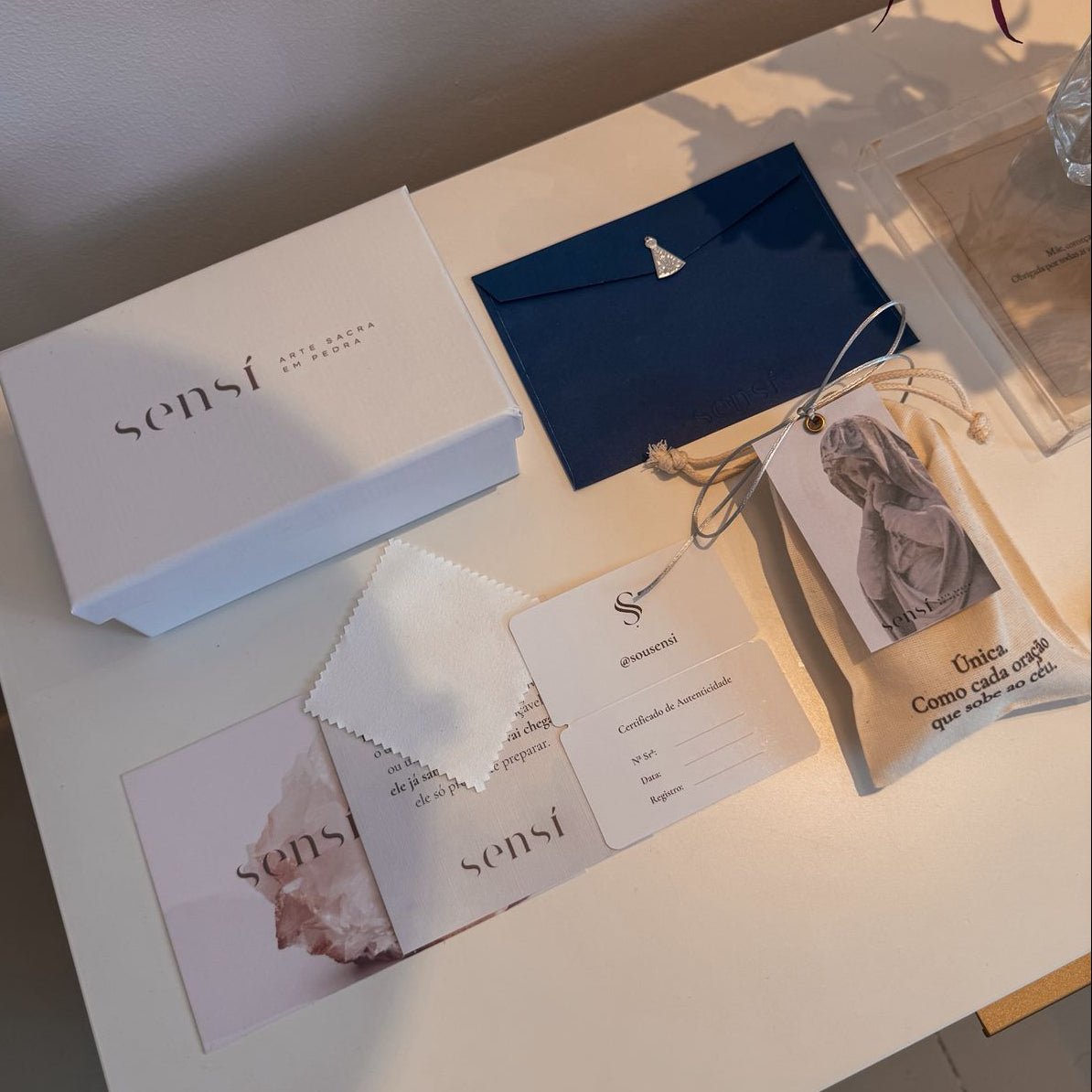 Nossa Senhora: Rocha Viva — Escultura em pedra natural - Sensí