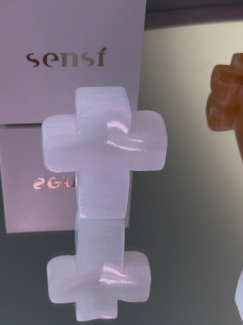 Cruz de Selenita Esculpida à Mão - Sensí