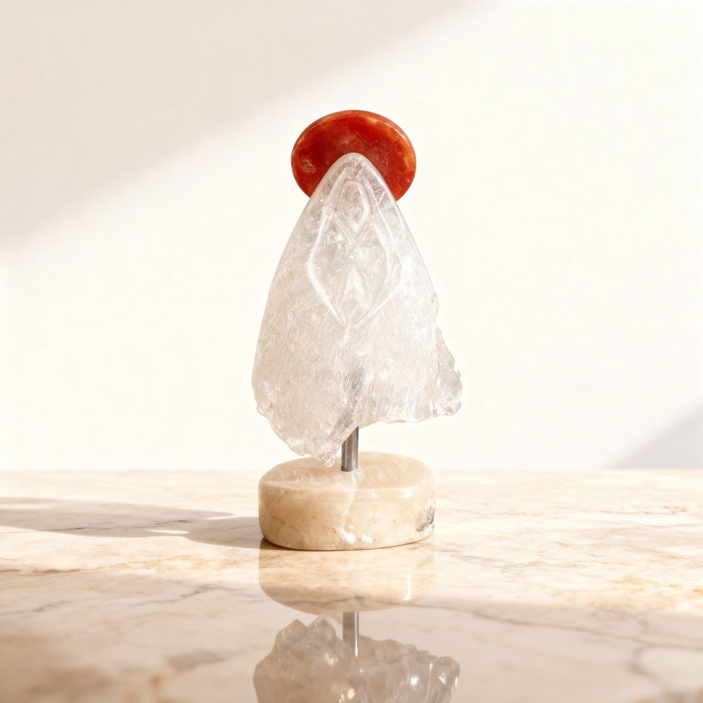 Nossa Senhora: Luz Divina — Escultura em Selenita e Jaspe Vermelho - Sensí