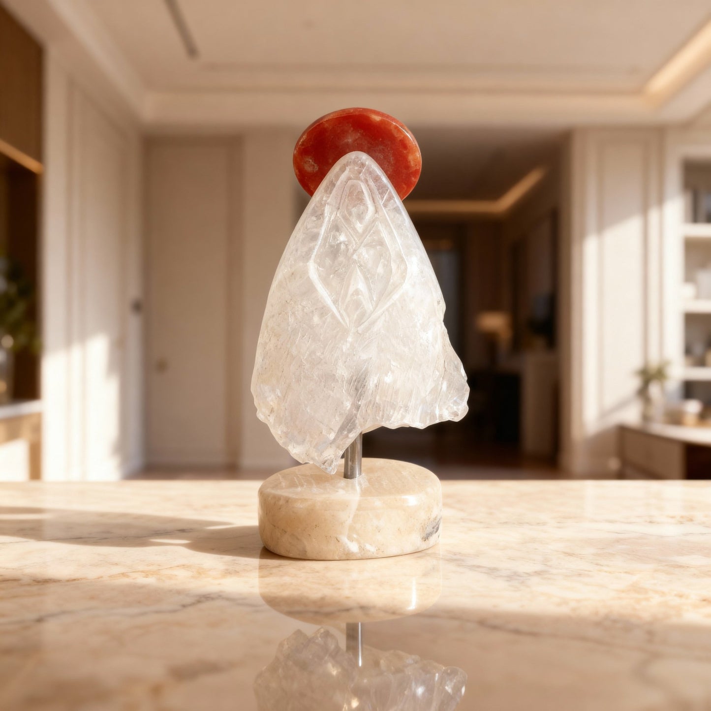 Nossa Senhora: Luz Divina — Escultura em Selenita e Jaspe Vermelho - Sensí